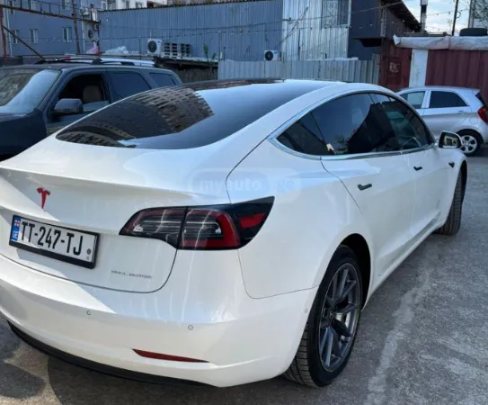 Tesla Model 3 Longe Range (2020)