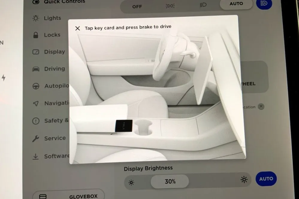 🔑 Tesla Model 3 — გასაღებების მართვა (Managing Keys)