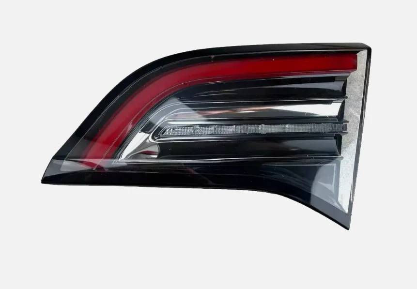 Tesla Model 3 / Model Y-ის საბარგულის უკანა ფარები — მარჯვენა და მარცხენა